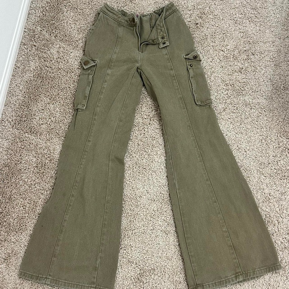 Edikted Women's Olive Cargo Jeans